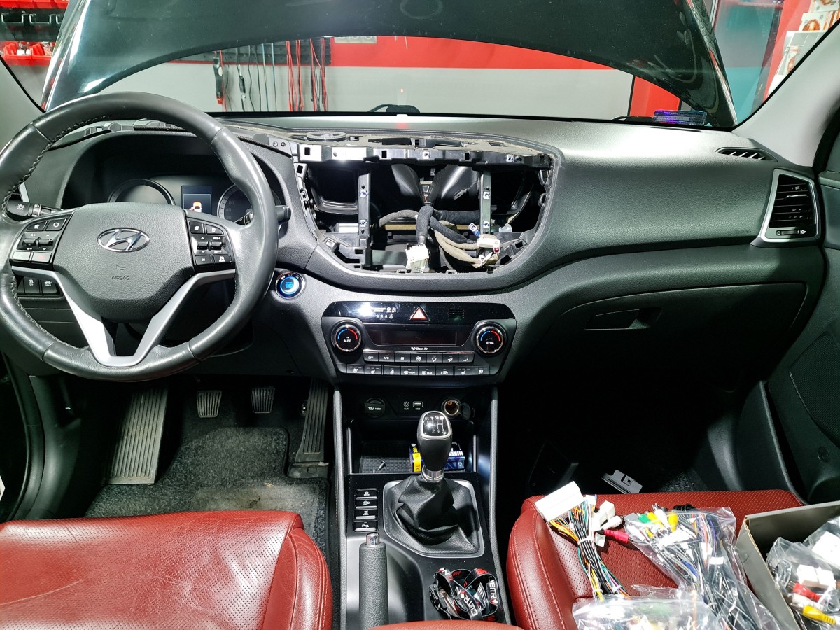 Hyundai Tucson montaż radia android